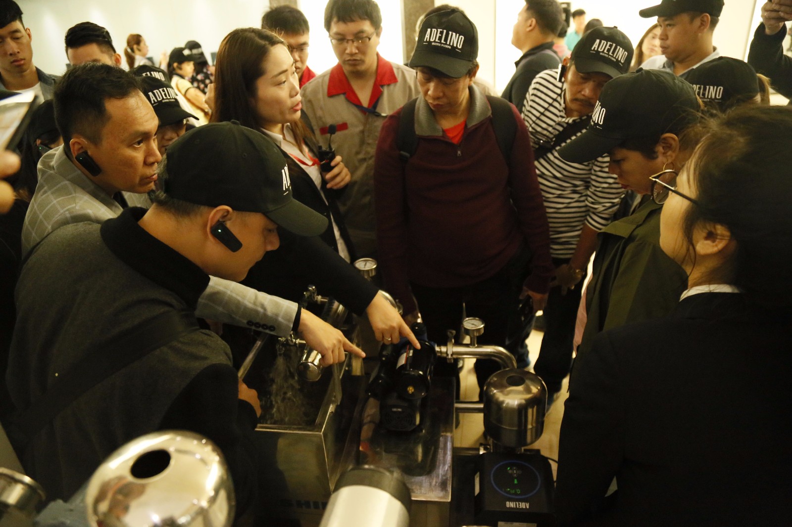 1524702074984007A801.jpg 新界自主研發(fā)的智能背包變頻系統(tǒng)_副本.jpg